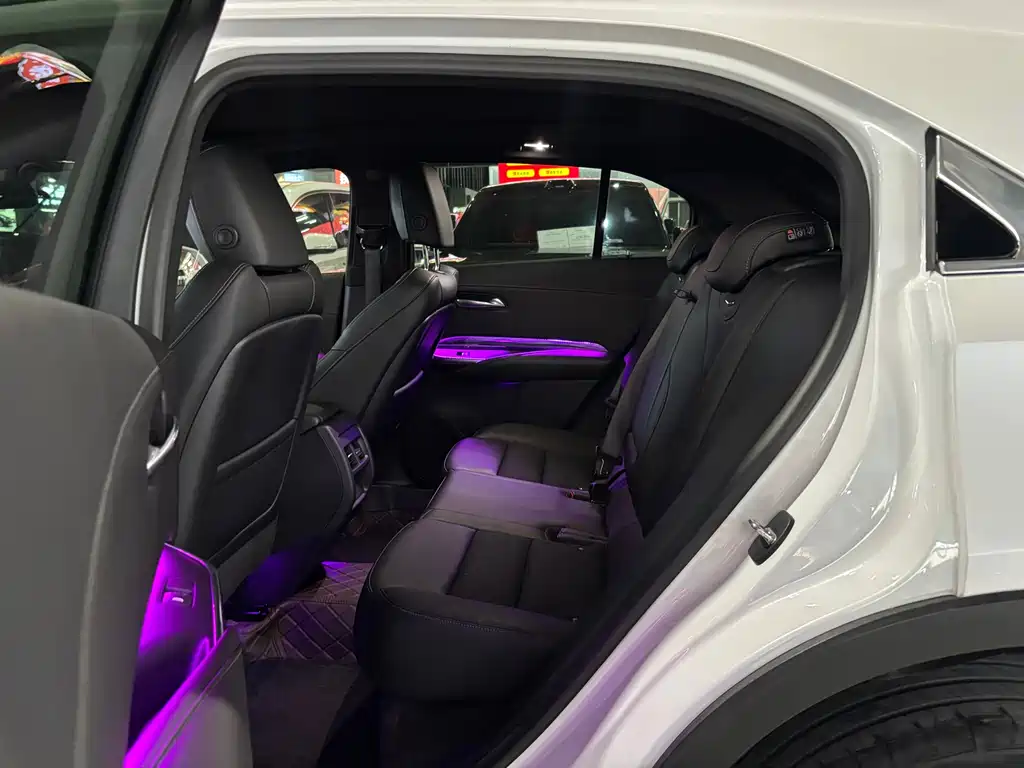 CADILLAC XT4