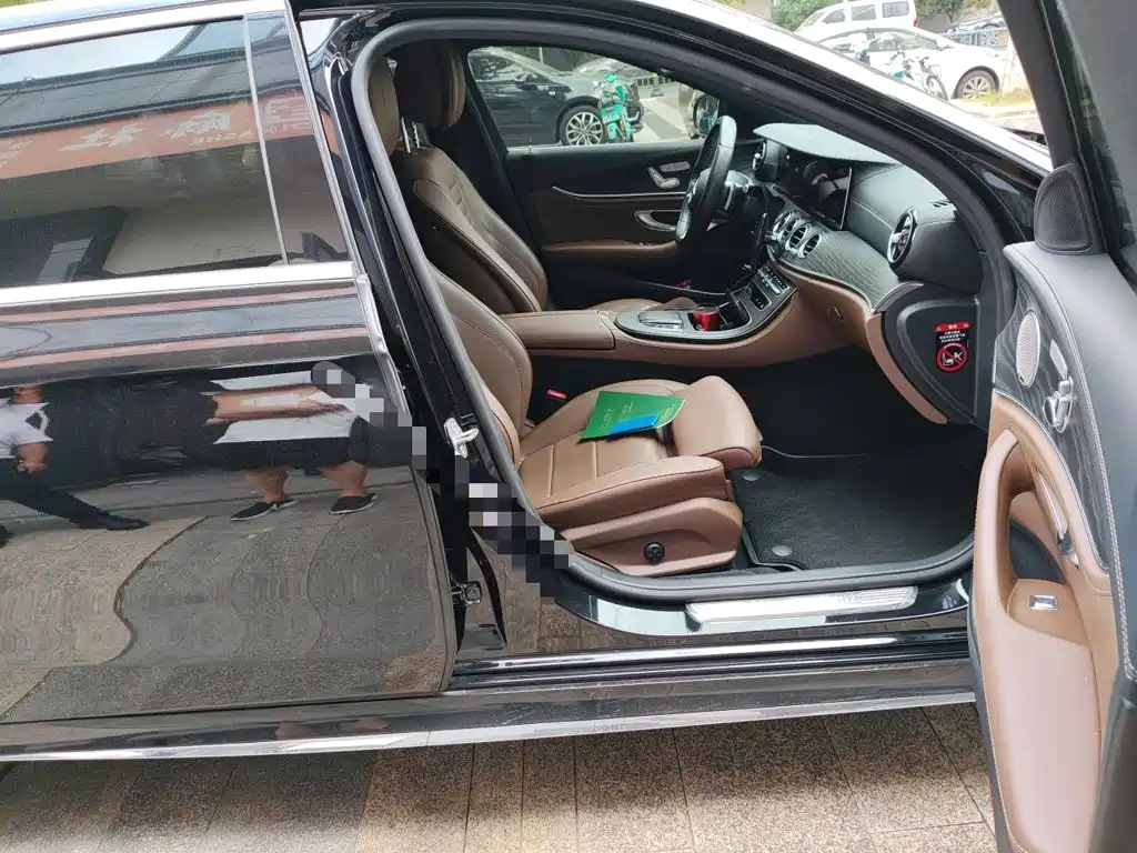 Mercedes-Benz E-Class — миниатюра 18