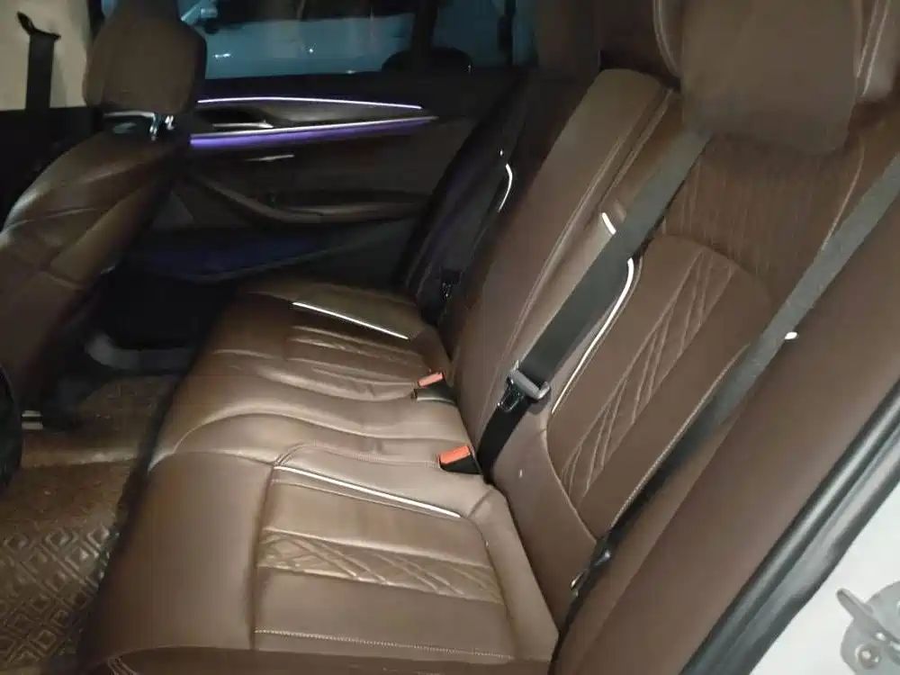BMW 5 Series New Energy — миниатюра 10