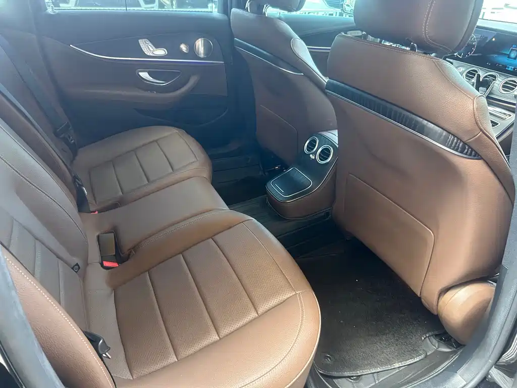 Mercedes-Benz E-Class — миниатюра 6