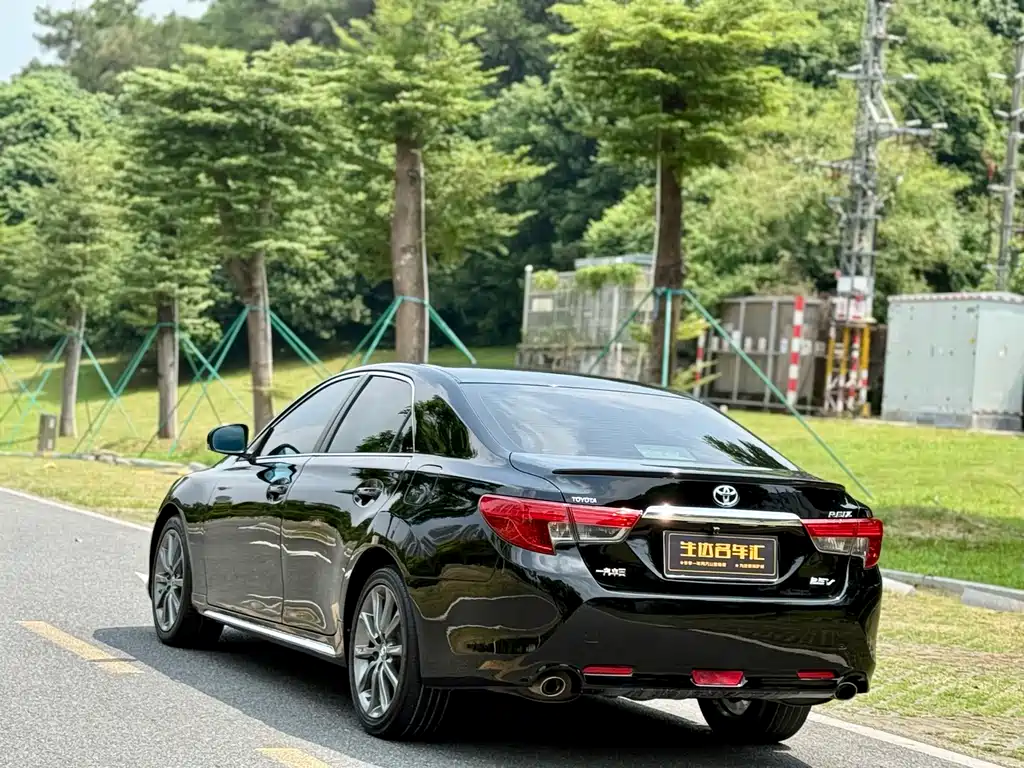 Toyota Reiz — миниатюра 8