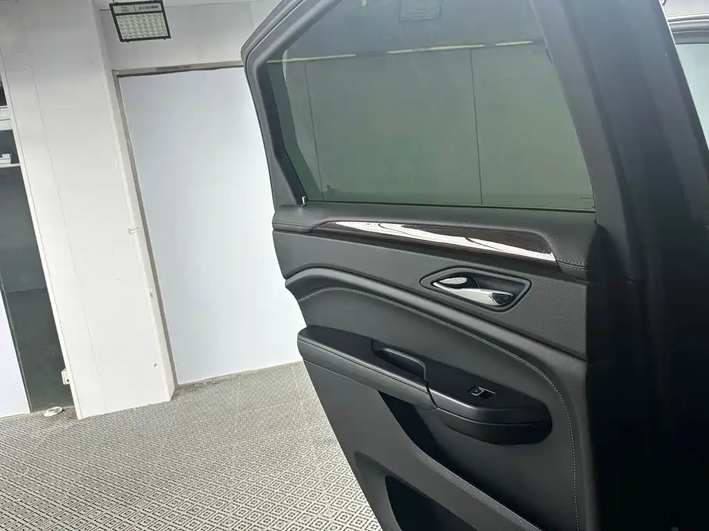 Cadillac SRX — миниатюра 17