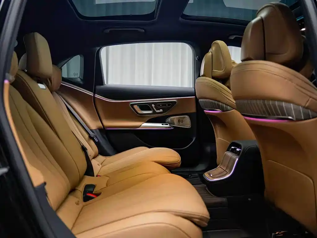 Mercedes-Benz E-Class — миниатюра 12