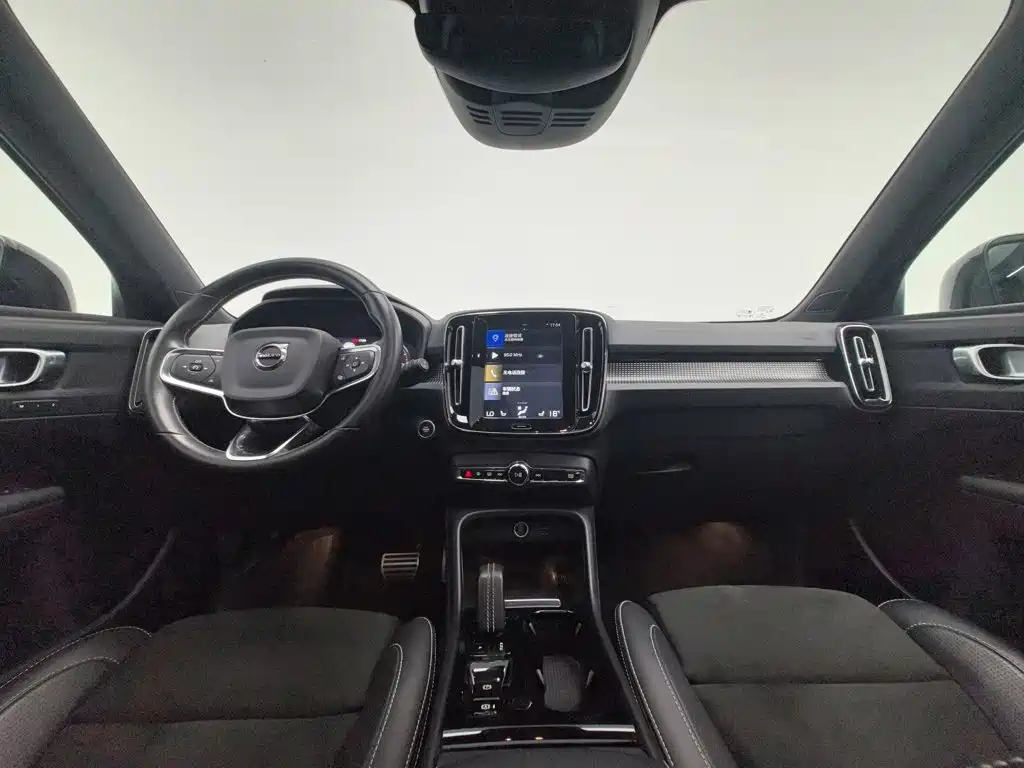 Volvo XC40 — миниатюра 5