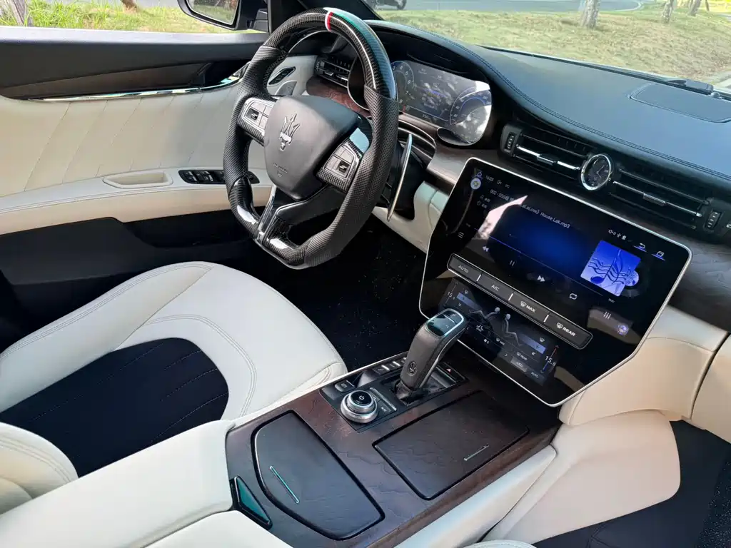 Maserati Quattroporte — миниатюра 4