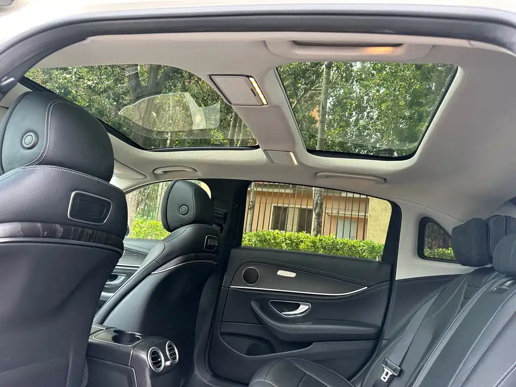 MERCEDES-BENZ E CLASS