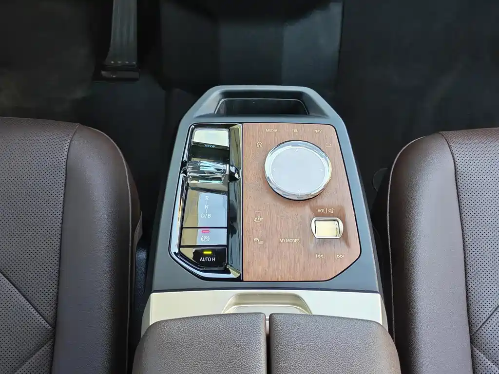 BMW iX — миниатюра 16