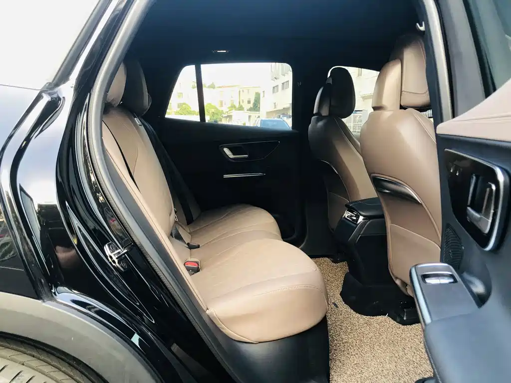 Mercedes-Benz EQE SUV — миниатюра 19