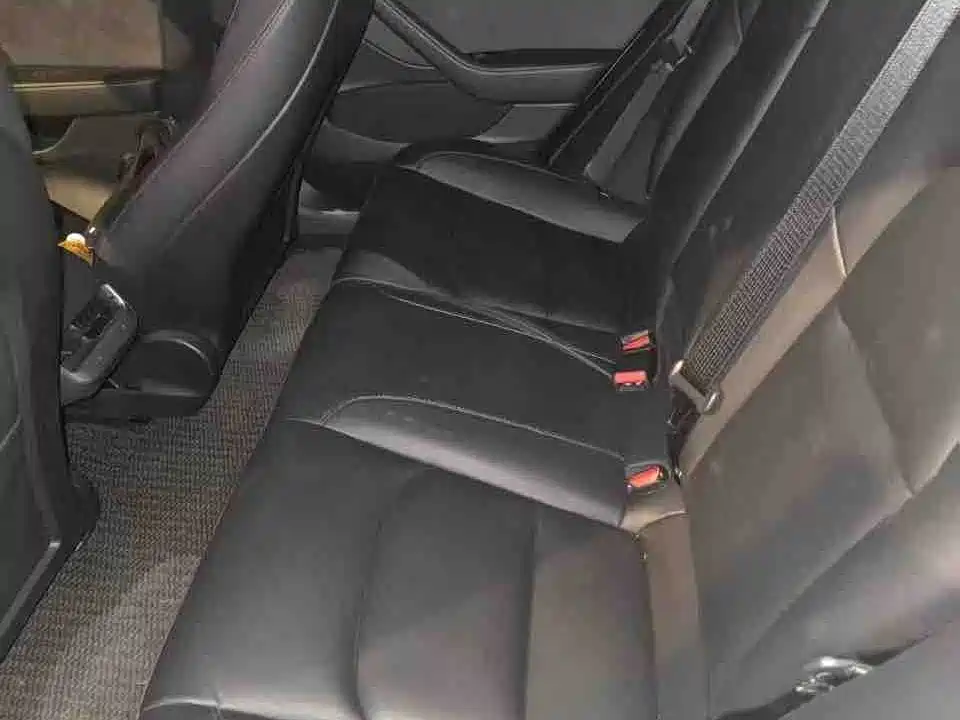 Tesla Model 3 — миниатюра 3