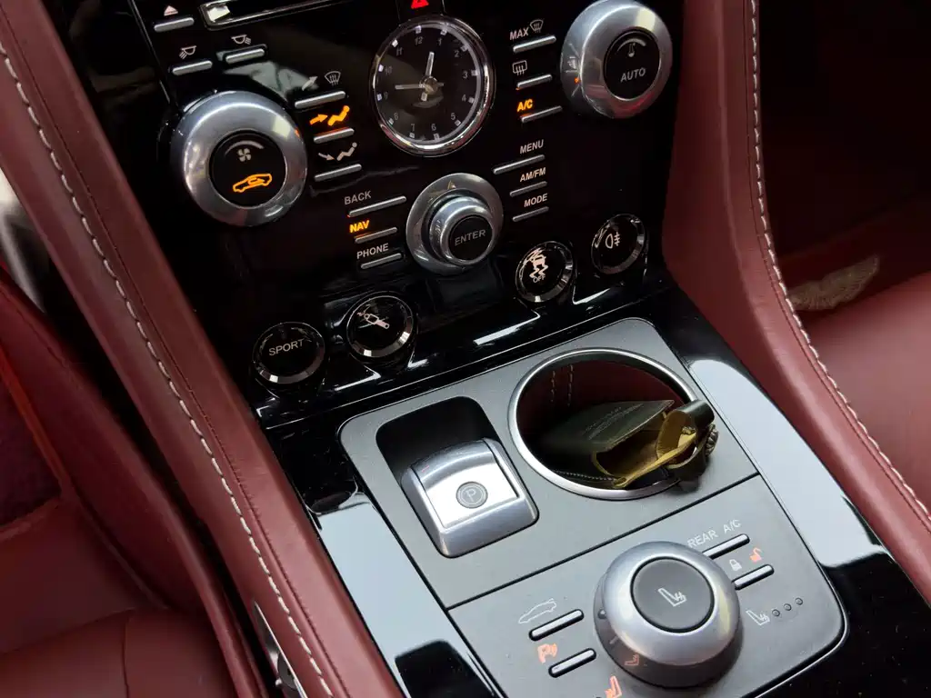 Aston Martin Rapide — миниатюра 23