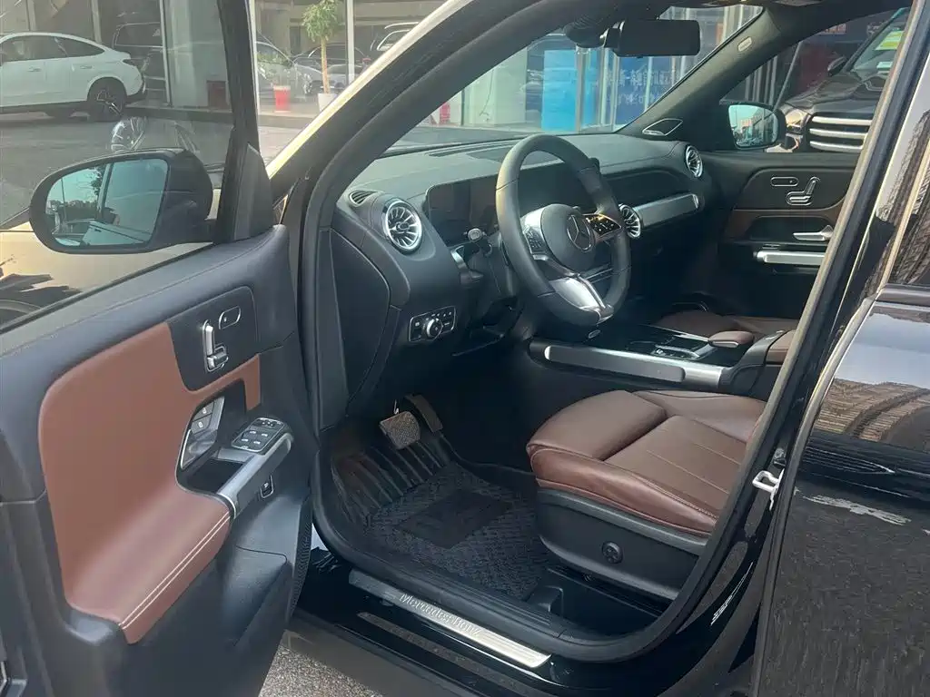 Mercedes-Benz GLB — миниатюра 10