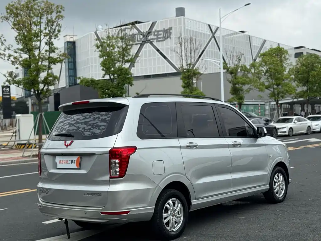 Wuling Hongguang — миниатюра 5