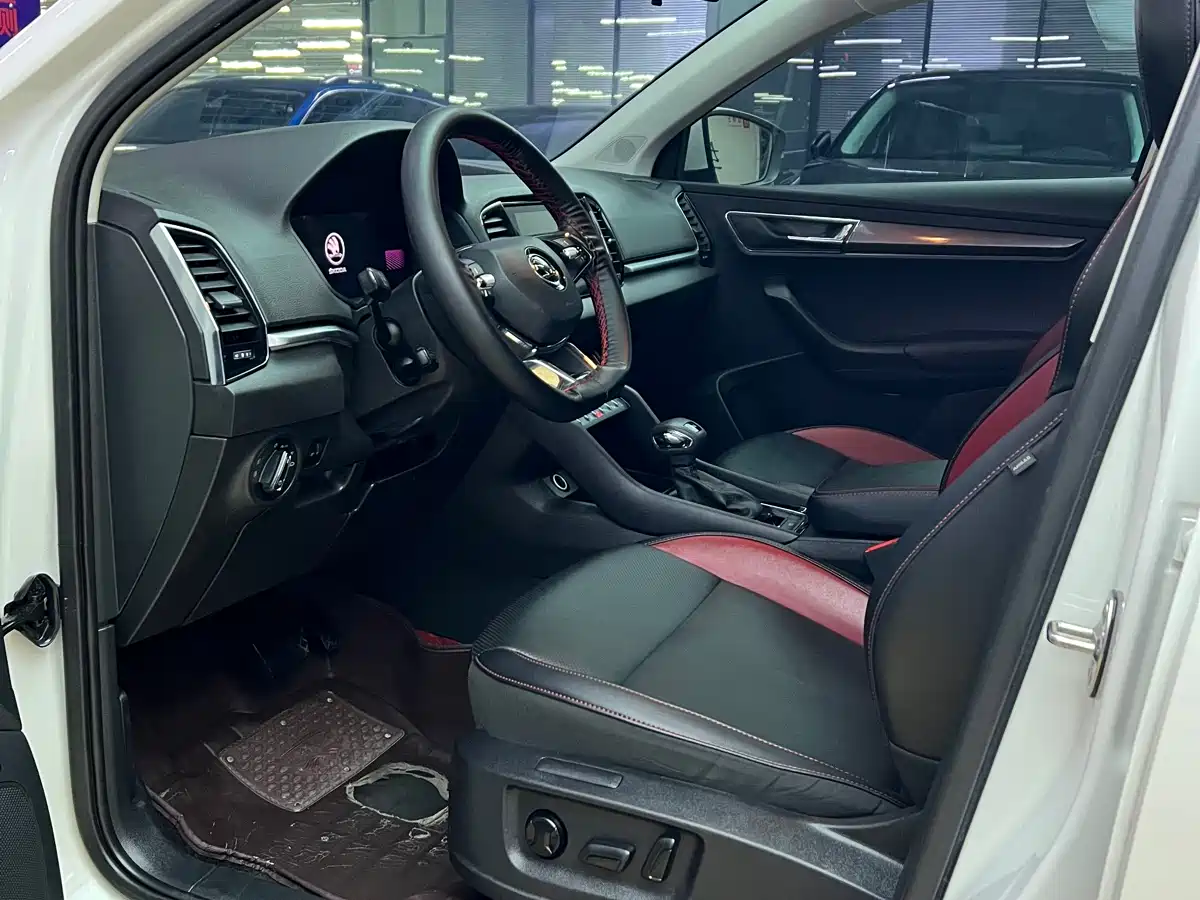 Skoda Krok 2022 Белый из Китая