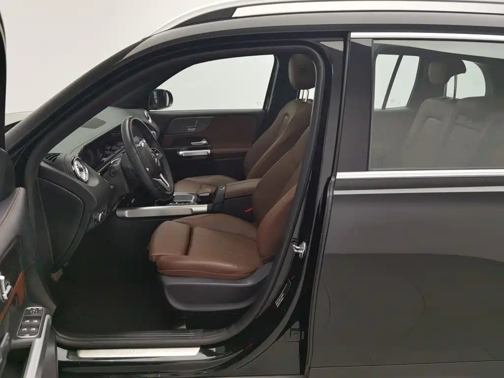 Mercedes-Benz GLB — миниатюра 10