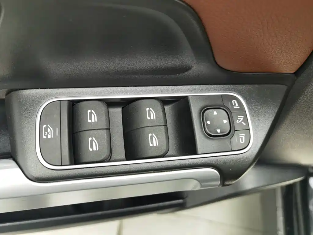 Mercedes-Benz GLB — миниатюра 9