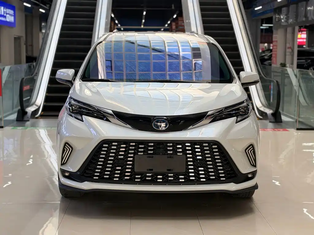 Toyota Granvia — миниатюра 2