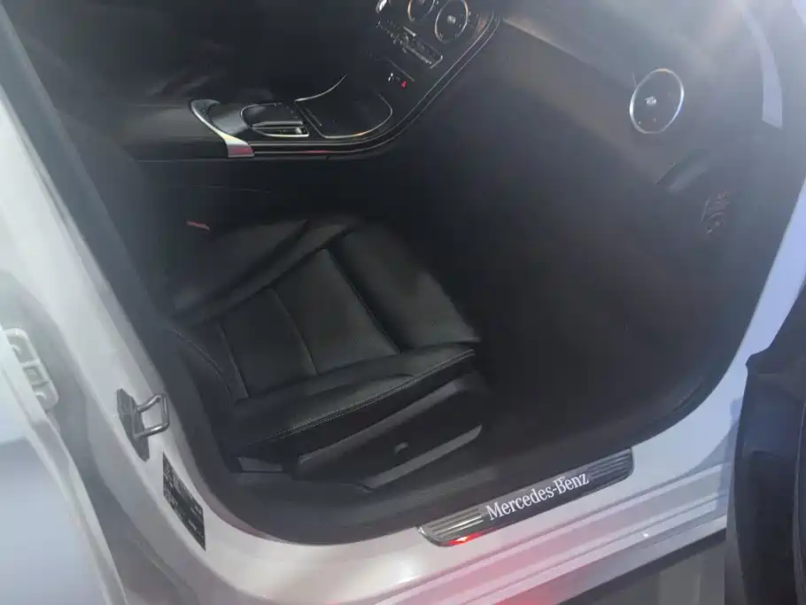 Mercedes-Benz C-Class — миниатюра 8