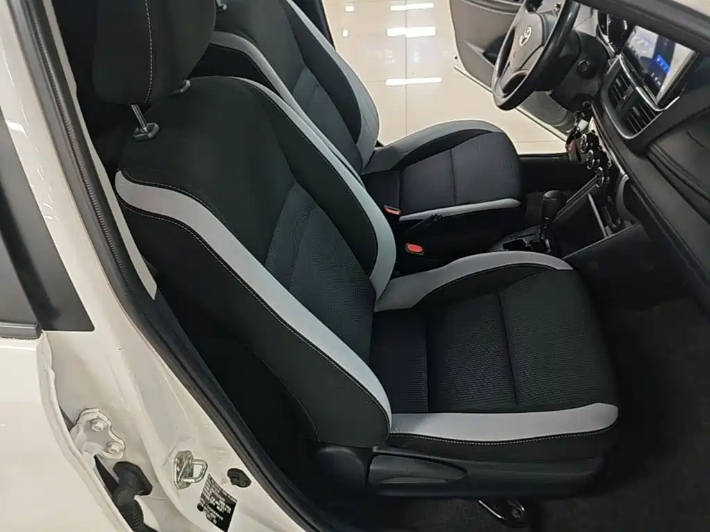 Toyota Yaris L — миниатюра 25