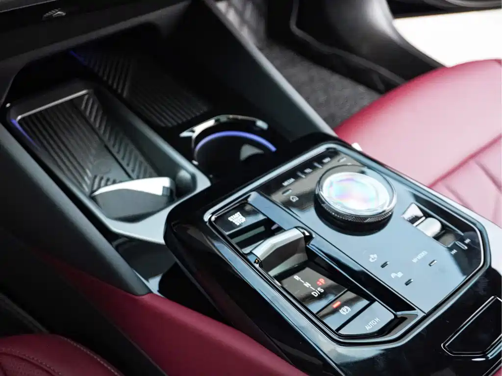 BMW 5 Series — миниатюра 13