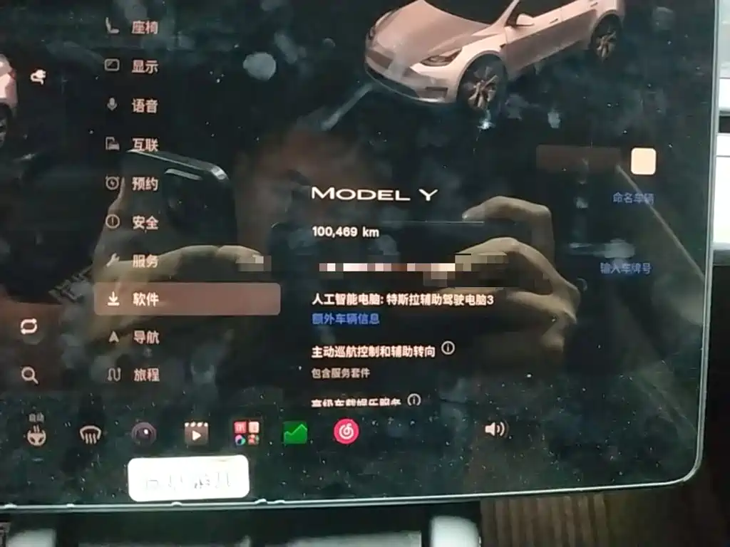 Tesla Model Y — миниатюра 12