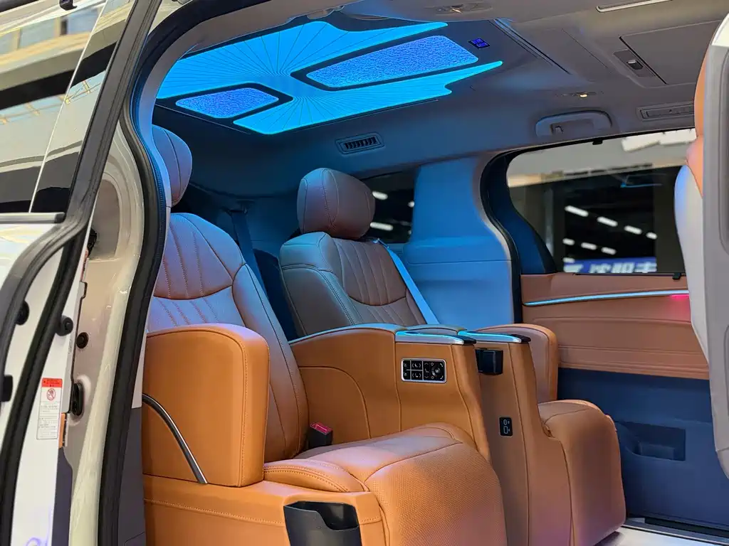 Toyota Granvia — миниатюра 11