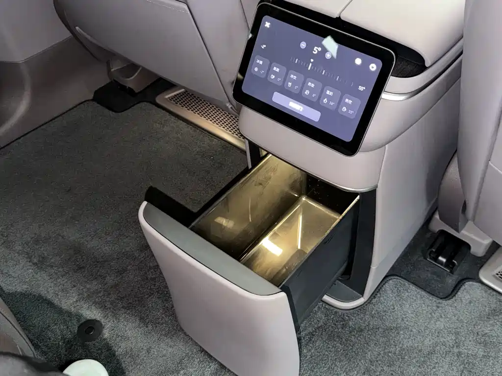 NIO ES8 — миниатюра 17