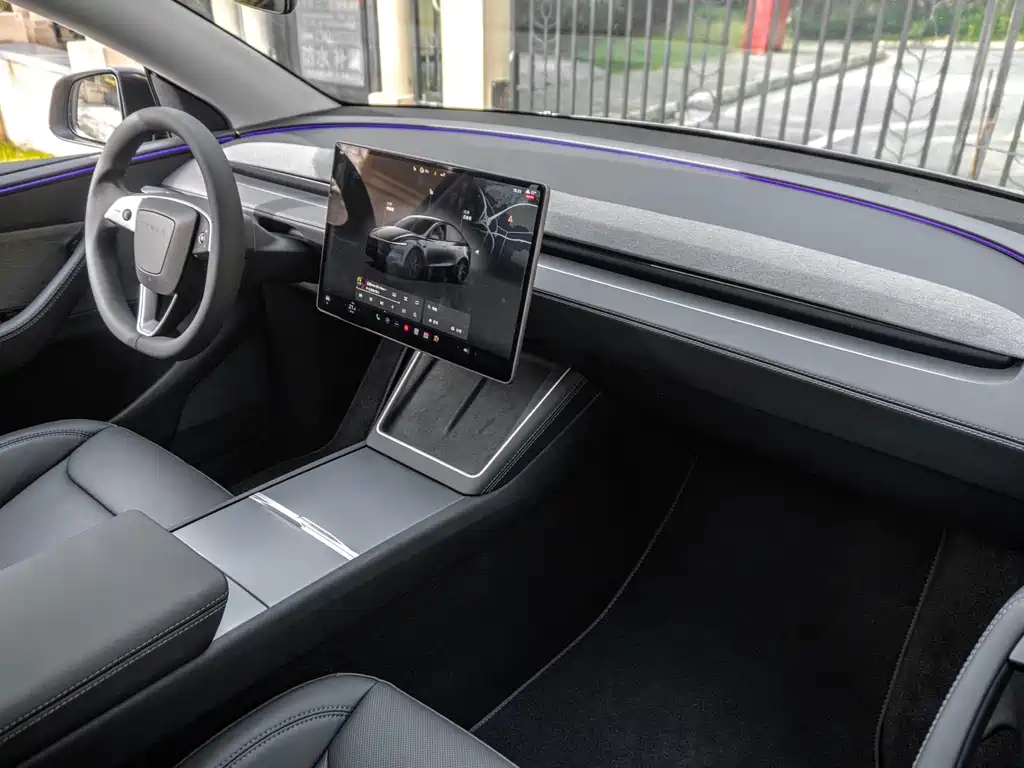 Tesla Model Y — миниатюра 14