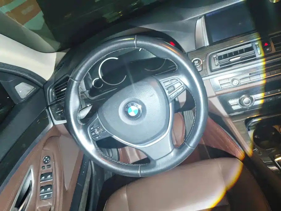 BMW 5 Series — миниатюра 15