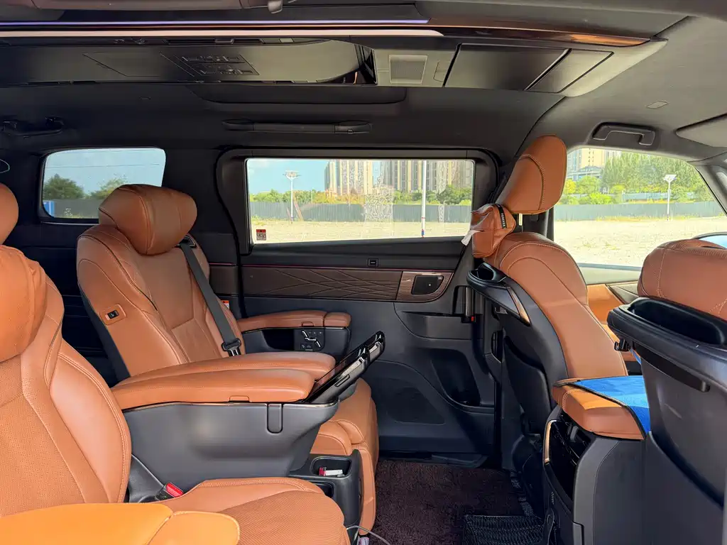 Toyota Alphard — миниатюра 7