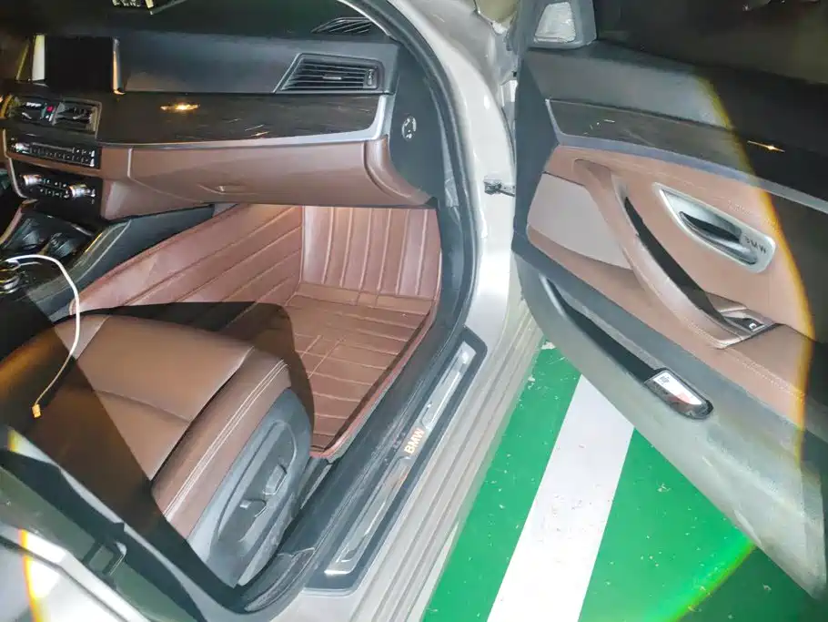 BMW 5 Series — миниатюра 8