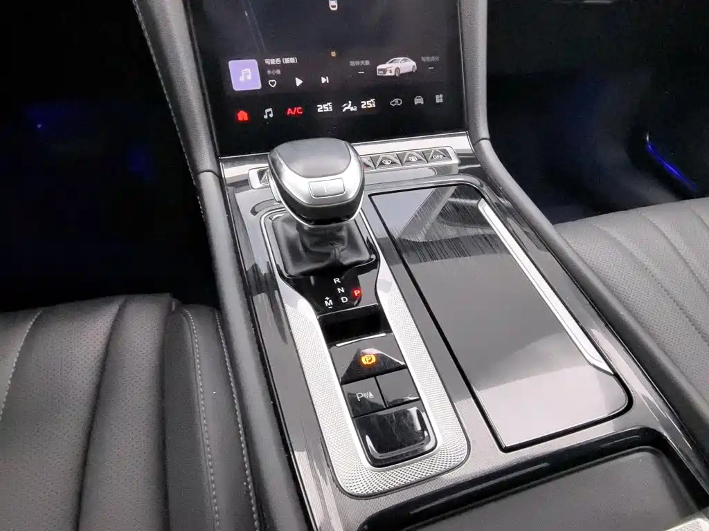 Hongqi Hongqi H5 — миниатюра 13