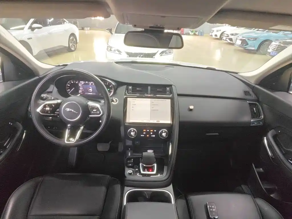 Jaguar E-PACE — миниатюра 10