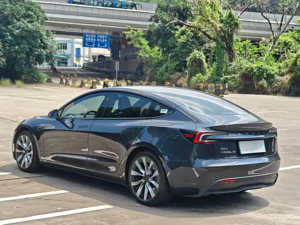 Tesla Model 3 — миниатюра 13