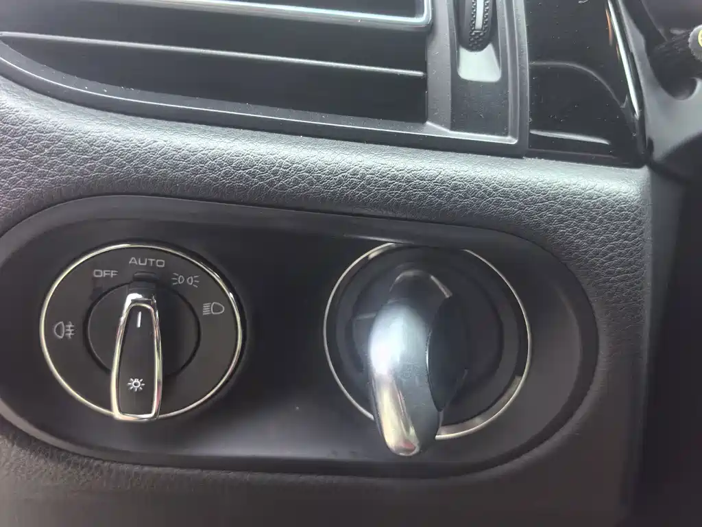 Porsche Macan — миниатюра 13