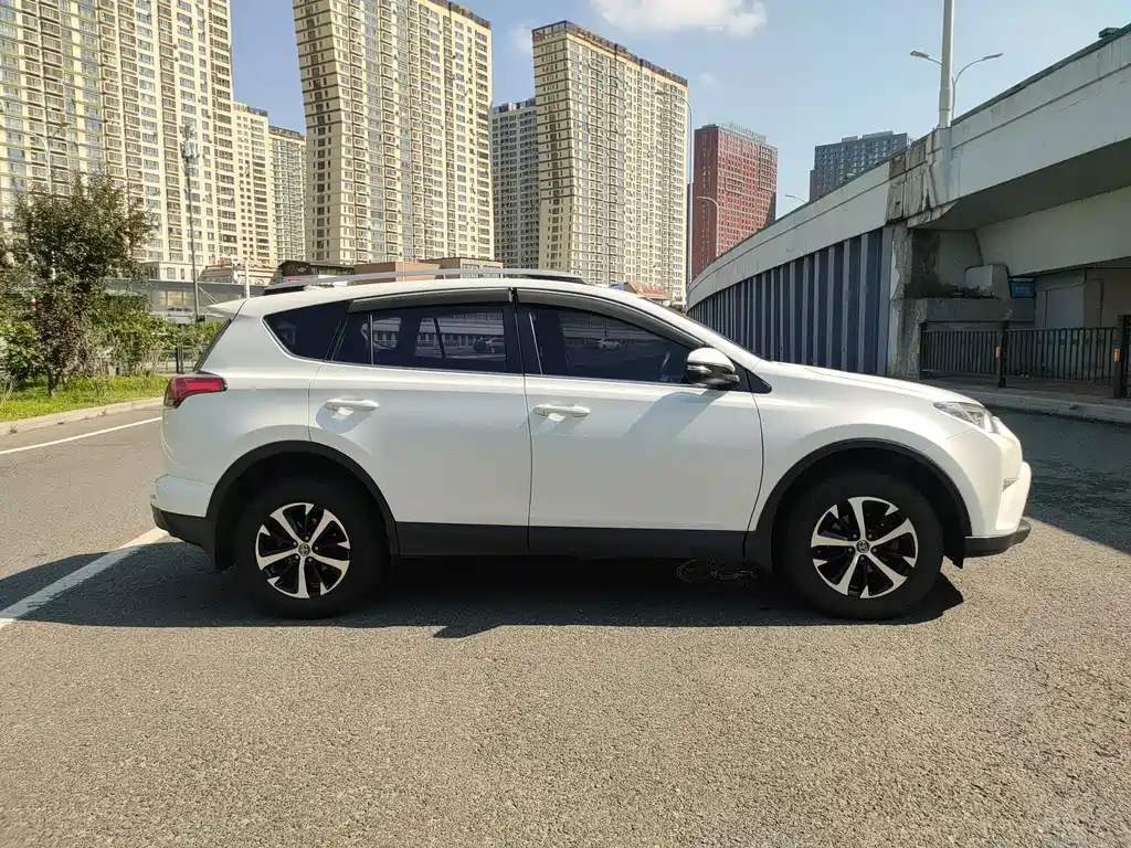 Toyota RAV4 — миниатюра 2