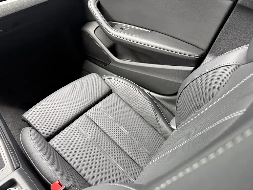 Audi A4L — миниатюра 11