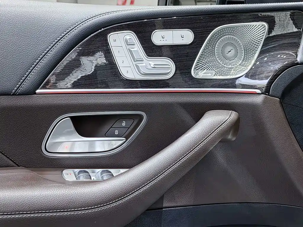 Mercedes-Benz GLS — миниатюра 10