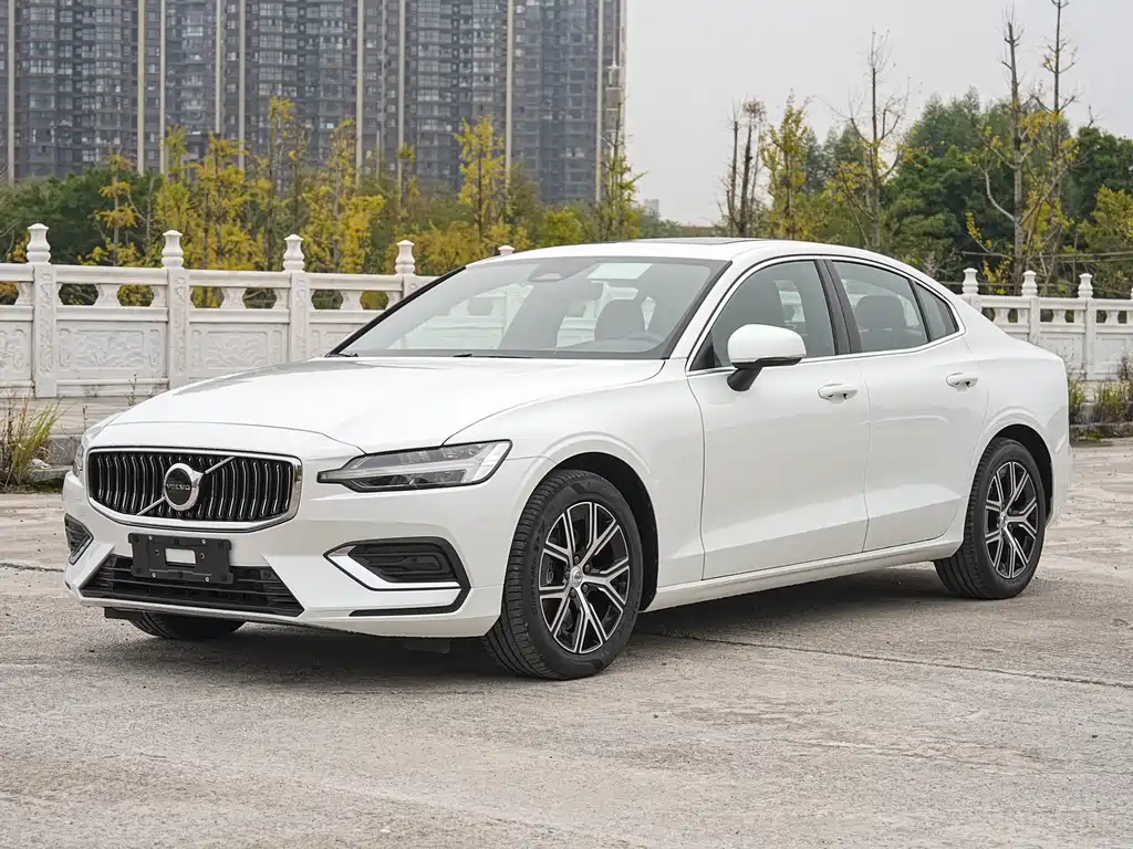 Volvo S60 2025