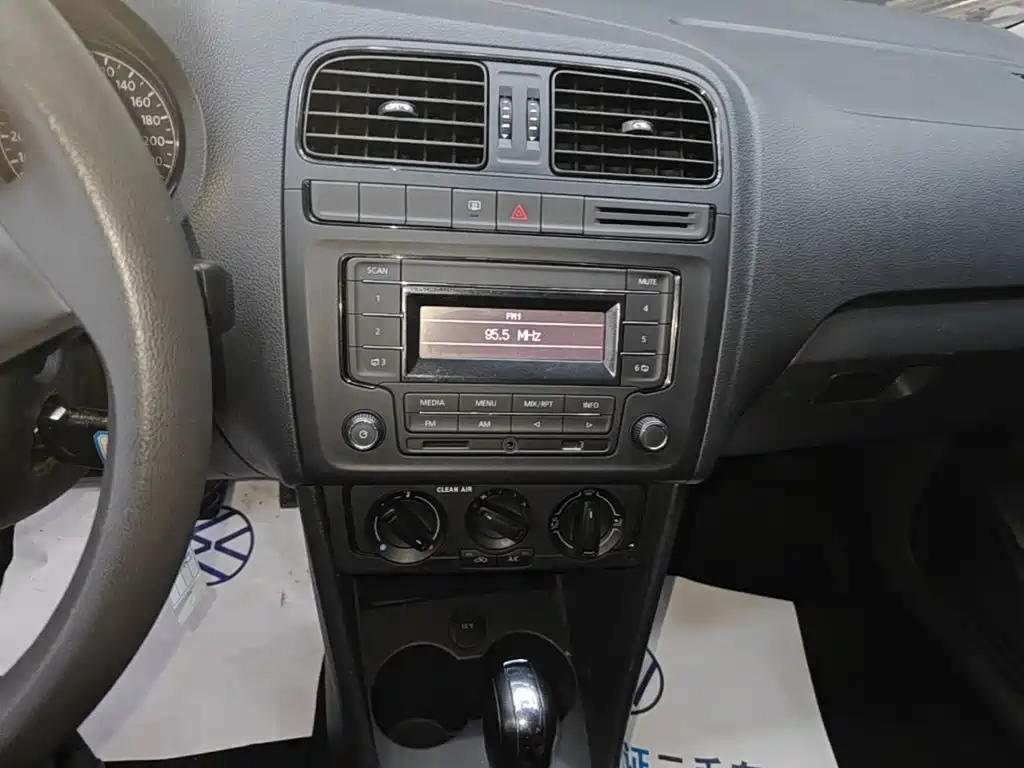 Volkswagen Polo — миниатюра 13