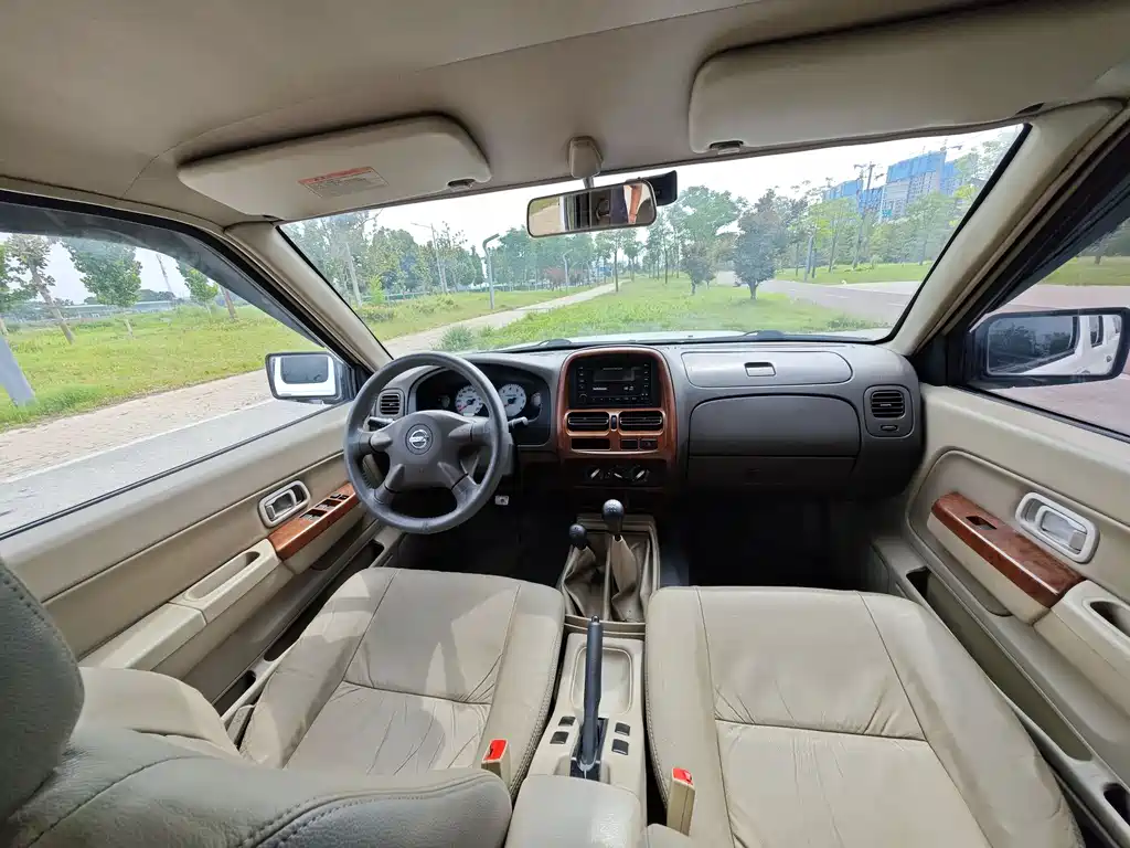 Nissan ZN 2012 2.4L 7 мест