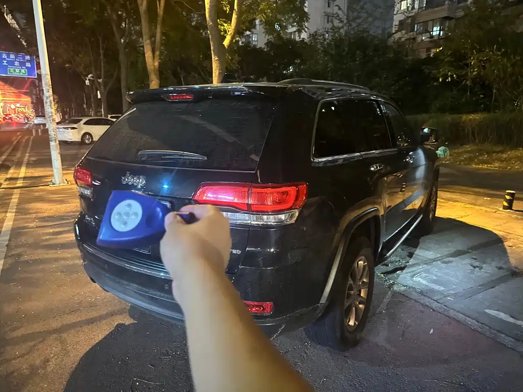 Jeep Grand Cherokee (Import) — миниатюра 16