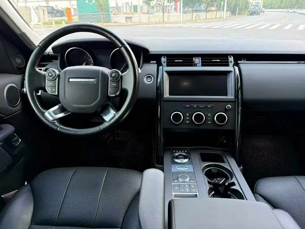 Land Rover Discovery — миниатюра 7