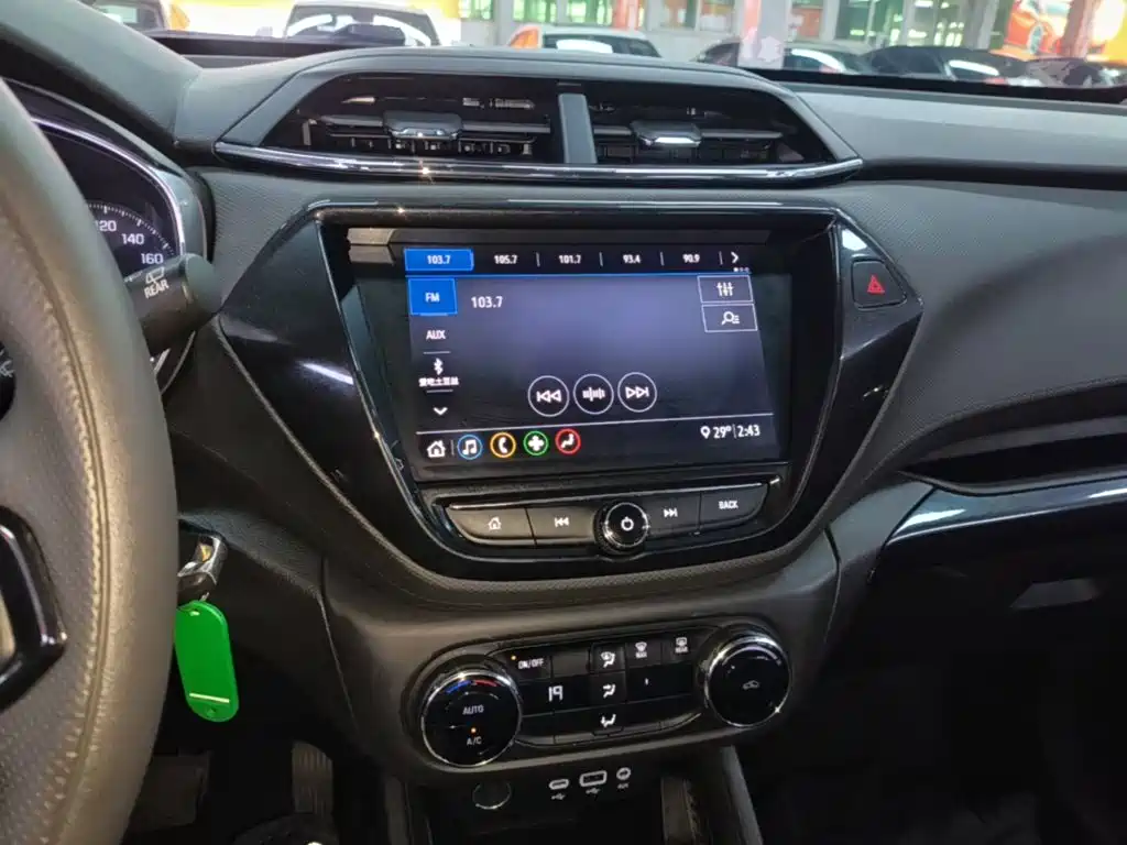 Chevrolet Tracker — миниатюра 13