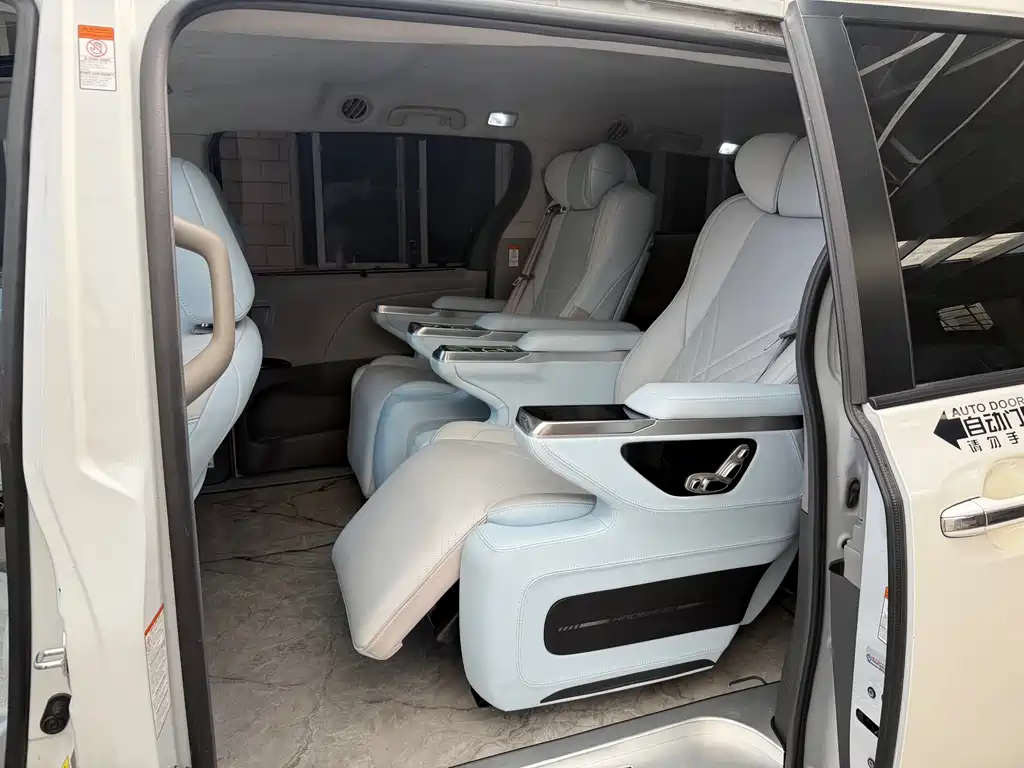 Toyota Sienna — миниатюра 8