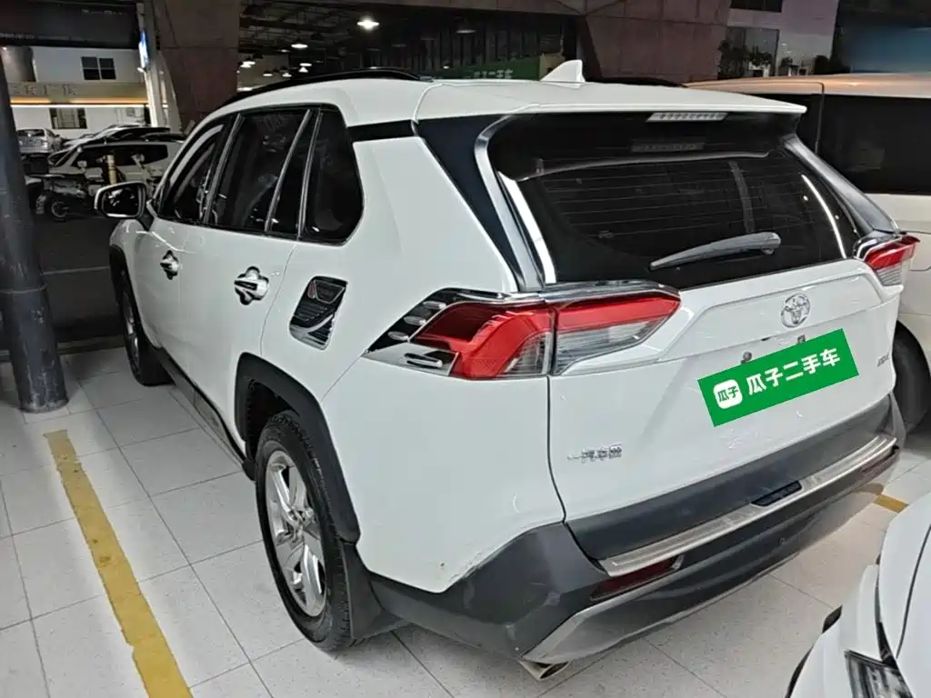 Toyota RAV4 — миниатюра 5
