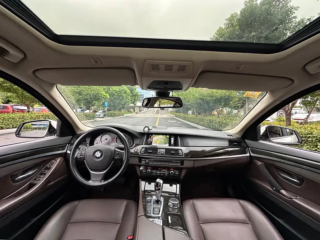 BMW 5 Series — миниатюра 12