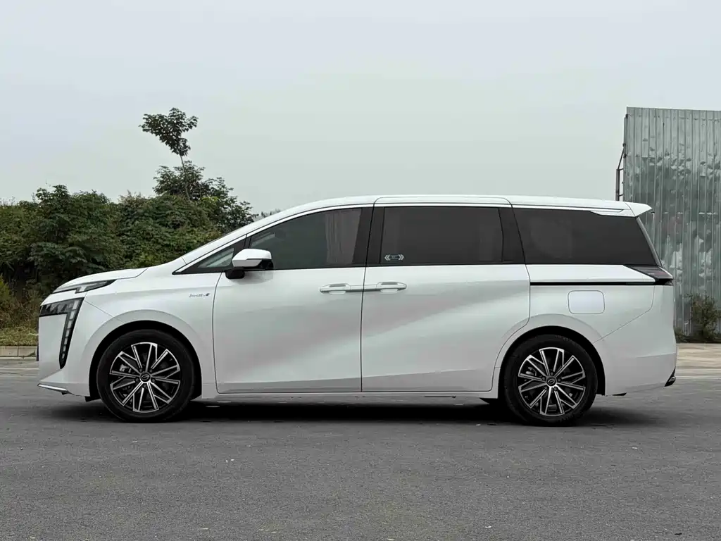 GAC Motor Trumpchi E8 PHEV — миниатюра 4