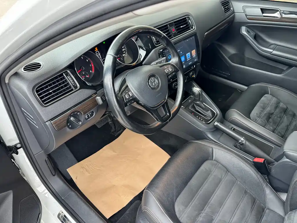 Volkswagen Sagitar 2017 230TSI AT Luxury