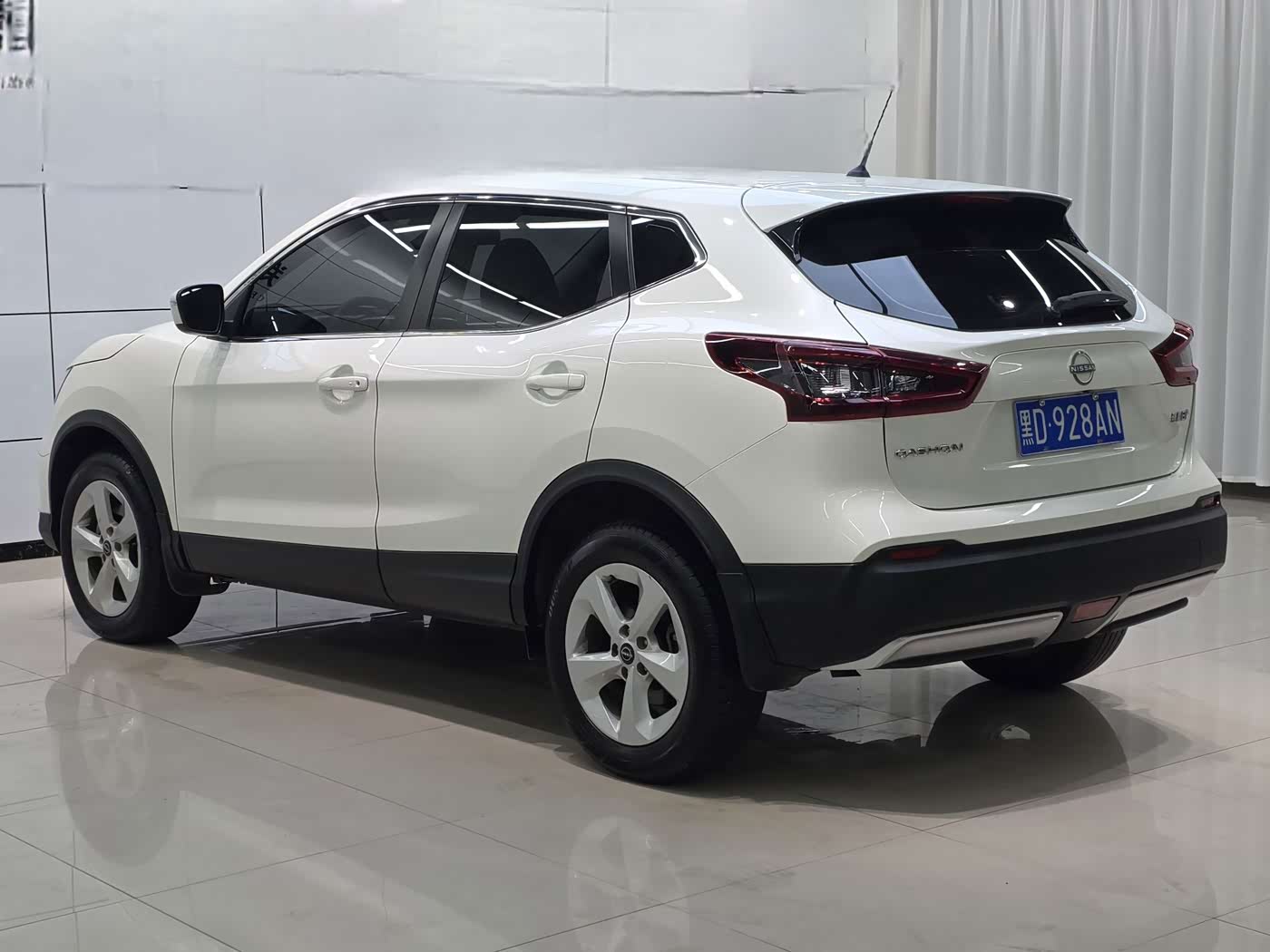 Nissan Qashqai 2.0 л 2023 г. Белый, пробег 25000 км