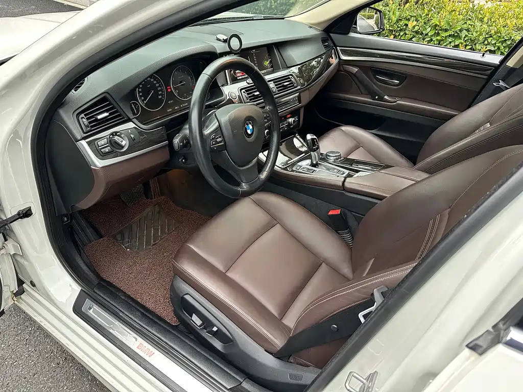 BMW 5 Series — миниатюра 15
